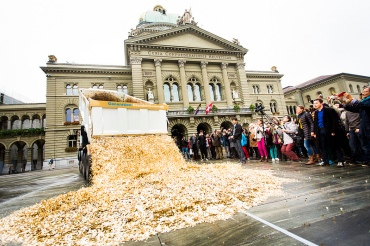 Soll das Stimmvolk mitbestimmen, wie in Bern das Geld ausgegeben wird? Bild: Stefan Bohrer
